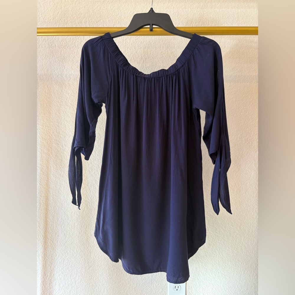 Women’s navy blue slouchy shoulder bow sleeve shirt large